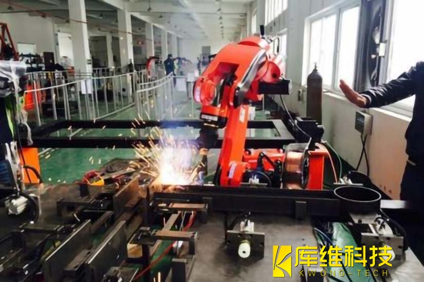 焊接<a href='http://m.51jixie.net.cn' target='_blank'><u>機(jī)器人工作站</u></a>