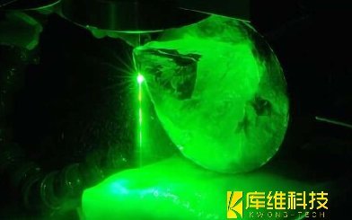 光學玻璃加工：水導激光如何實現亞微米級裂紋控制？