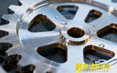<b>水導激光加工案例之硅齒輪切割：高精度制造的破局者</b>